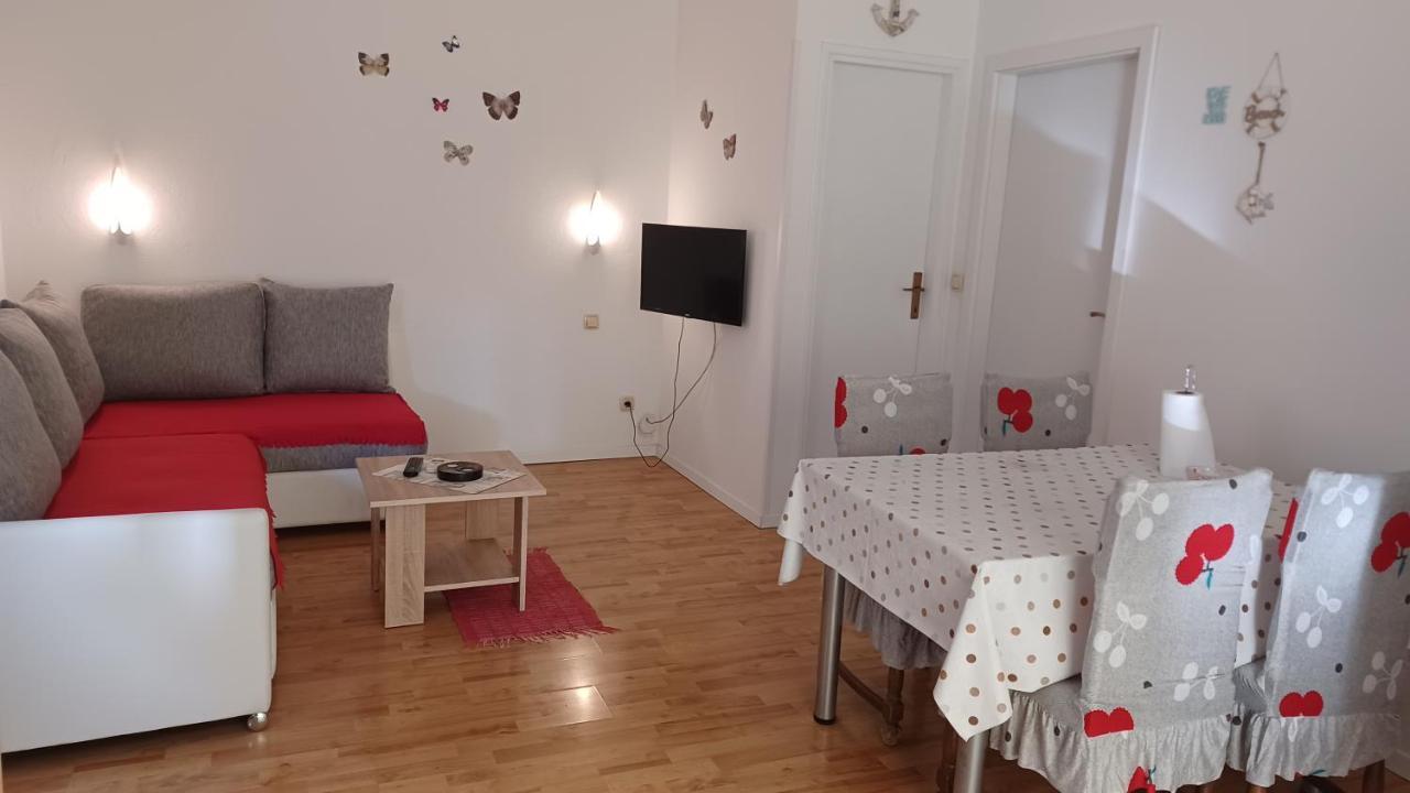 Apartmani Mary Dugi Rat Bagian luar foto