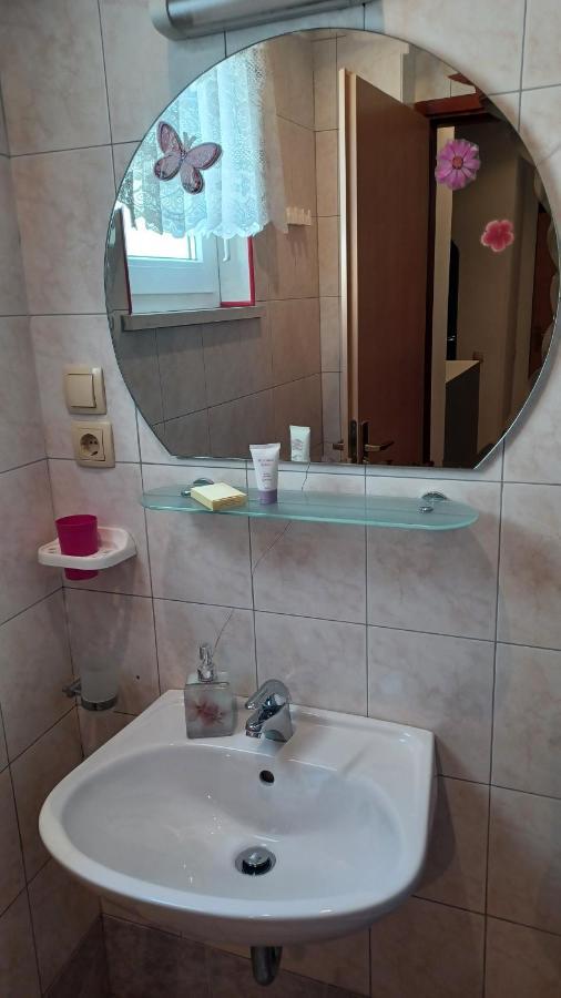 Apartmani Mary Dugi Rat Bagian luar foto