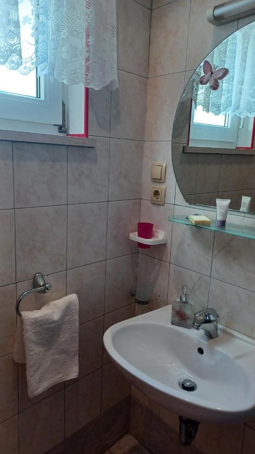 Apartmani Mary Dugi Rat Bagian luar foto