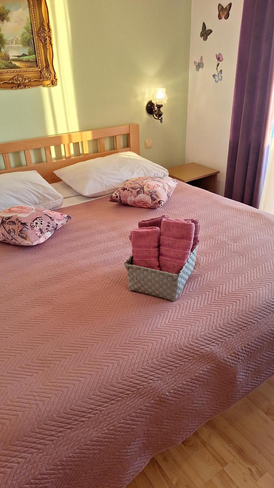Apartmani Mary Dugi Rat Bagian luar foto