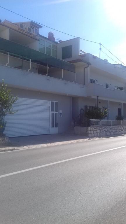 Apartmani Mary Dugi Rat Bagian luar foto